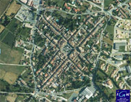 Vue aérienne de la bastide de Sauveterre-de-Guyenne